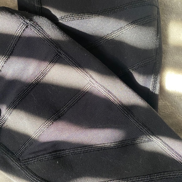 Lululemon Black Wunder Under Tech Mesh - Picture 4 of 5